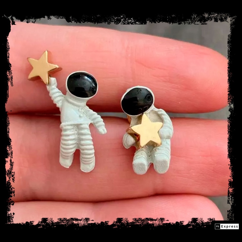 🆕 Astronaut Moon & Star Clip On Earrings - Picture 3 of 7